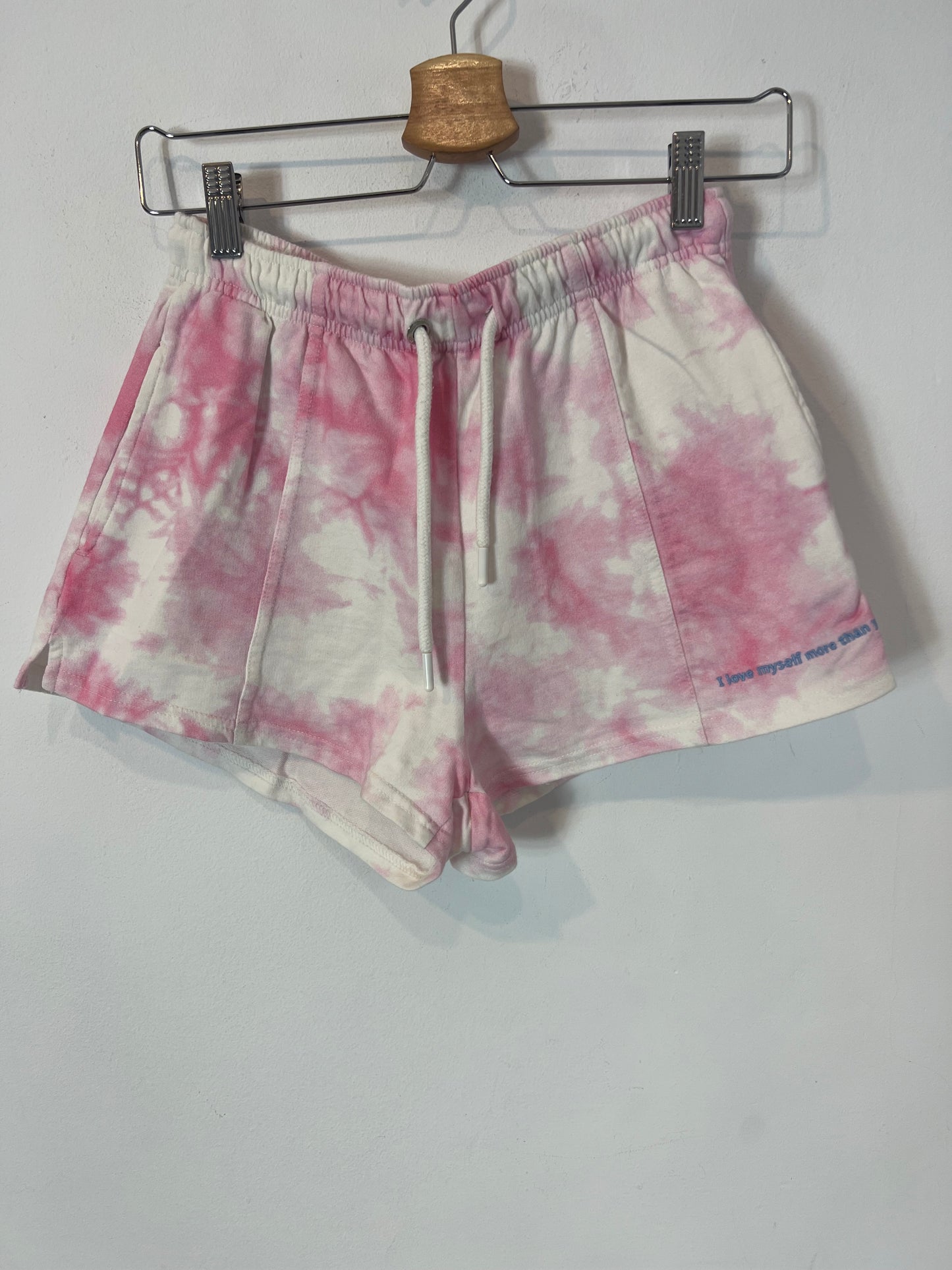 BERSHKA. Pantalón corto tie dye. T M (XS/S)