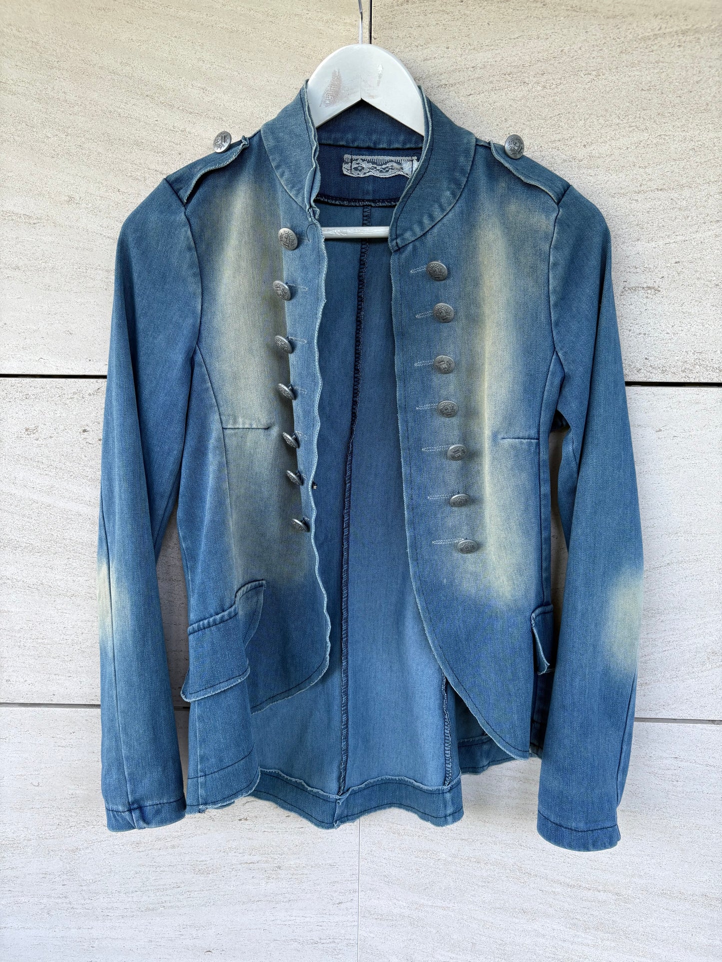 OTRAS. Chaqueta denim ligera doble botonadura. T M