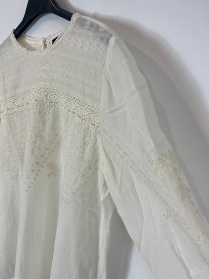 TINTORETTO. Embroidered beige blouse T.38