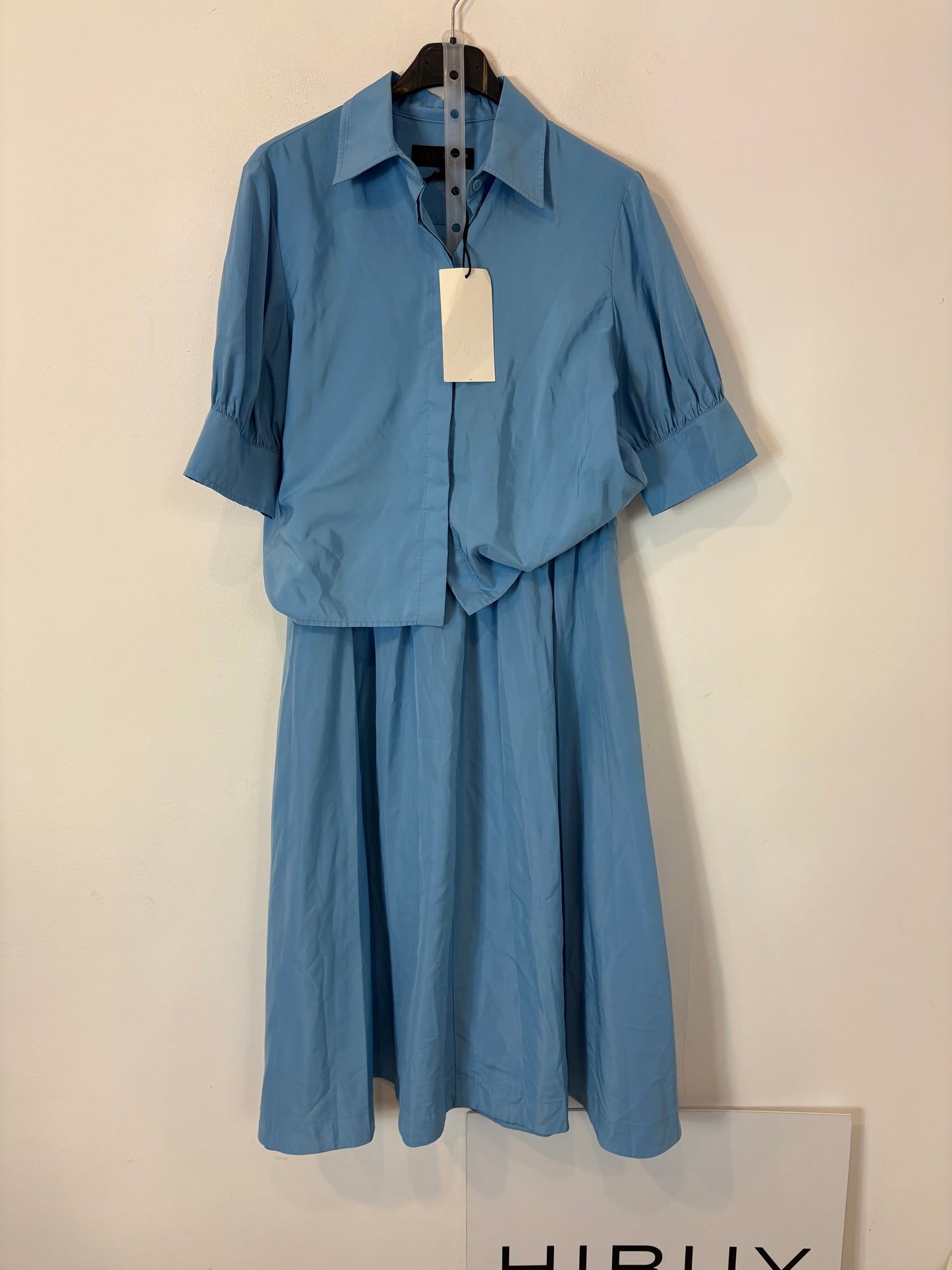 ZARA. Conjunto azul falda y blusa