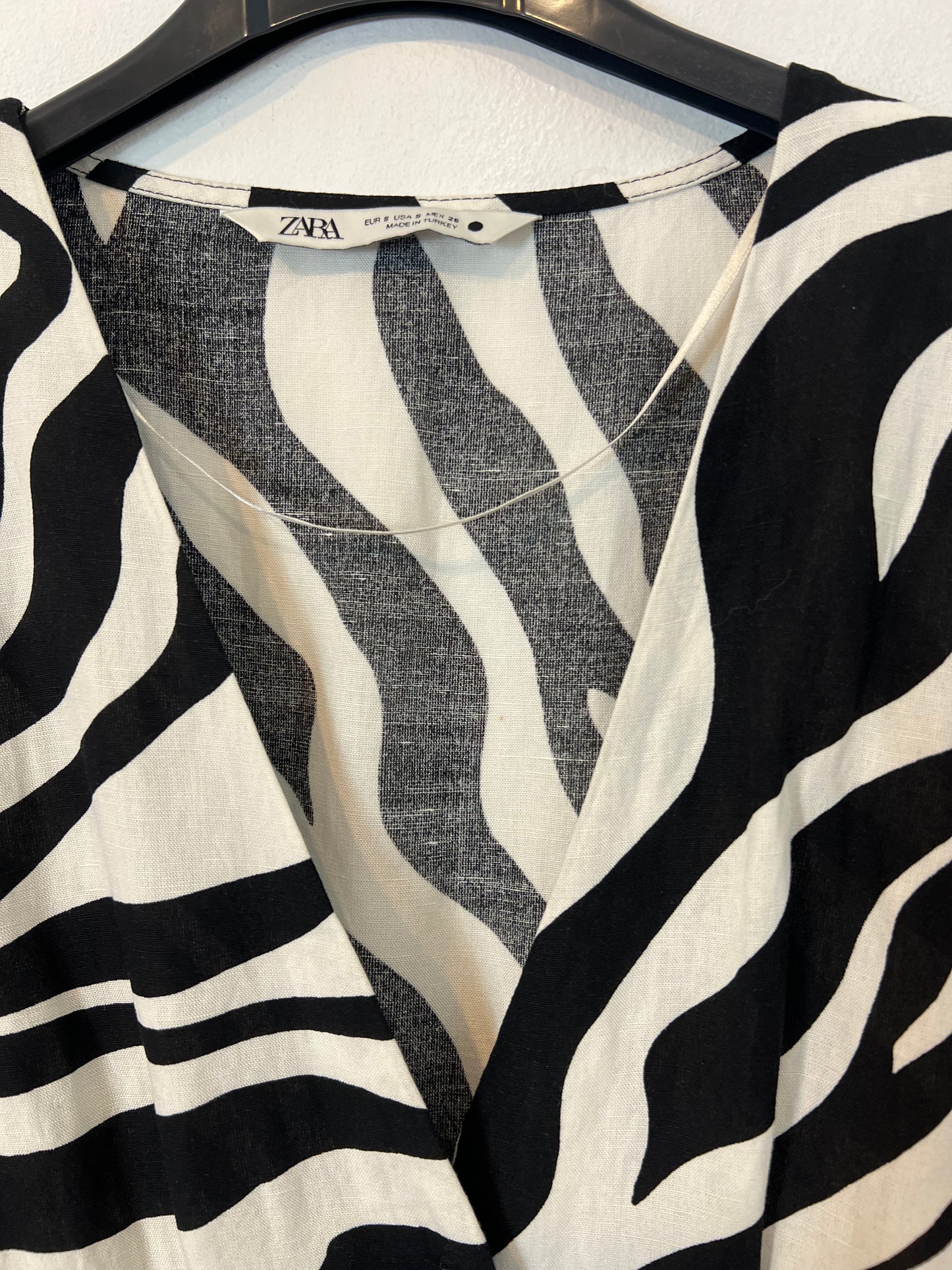 ZARA. Vestido abotonado cebra T.