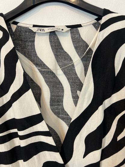 ZARA. Vestido abotonado cebra T.