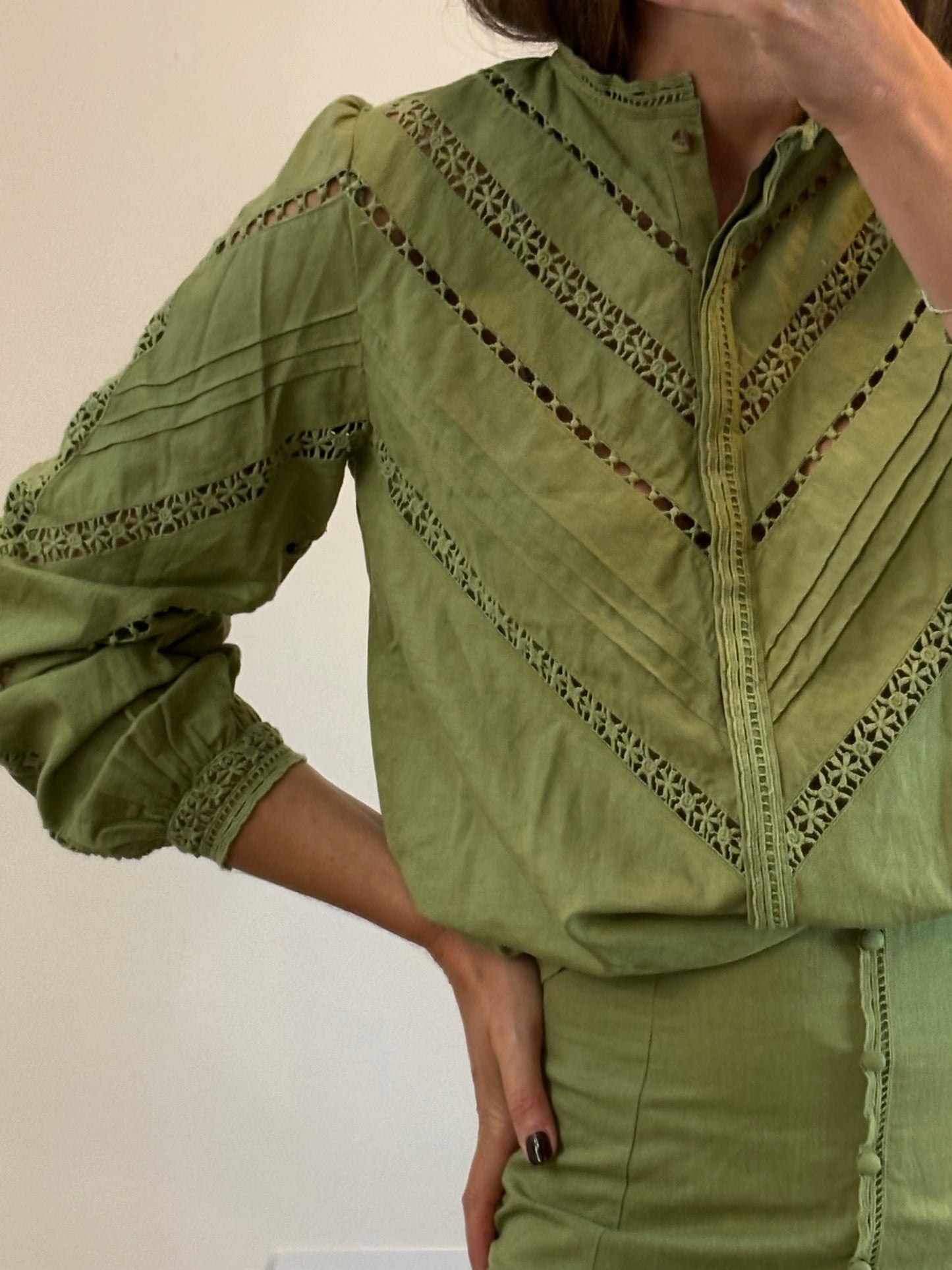 SÉZANE. Green blouse with die-cut details. Size 38