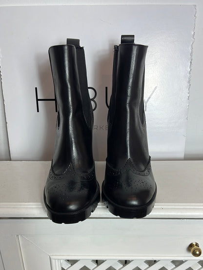 ZARA. Black die-cut ankle boots. Size 41