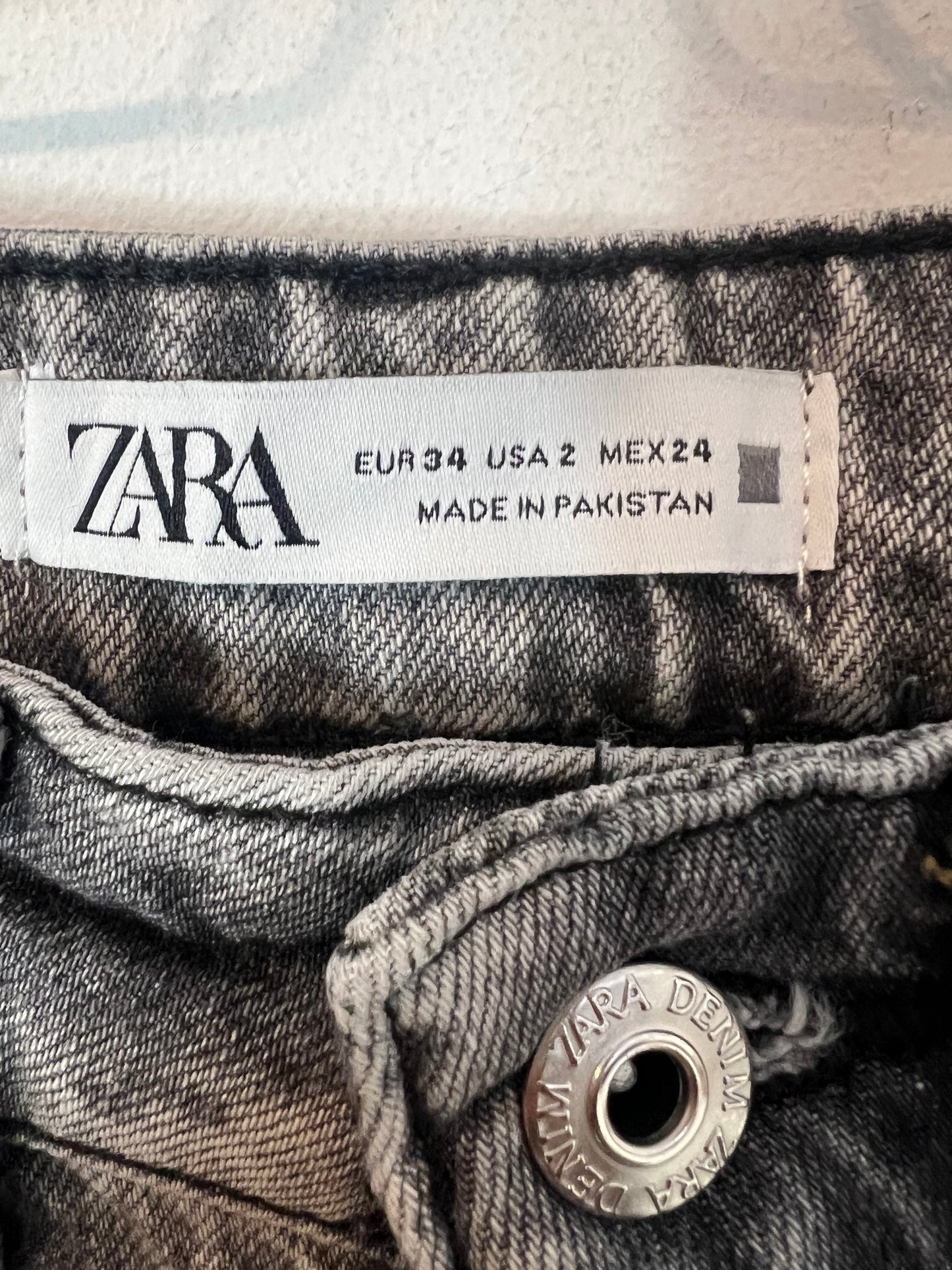 ZARA. Denim culotte gris efecto desgatado. T 34