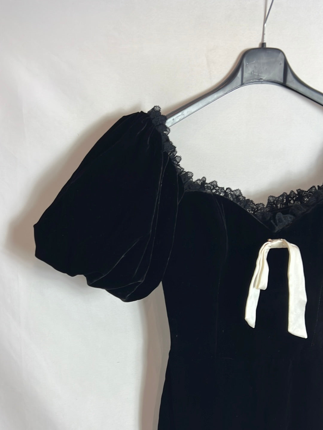 ROSES&amp;LACE. Romantic black silk dress. TS