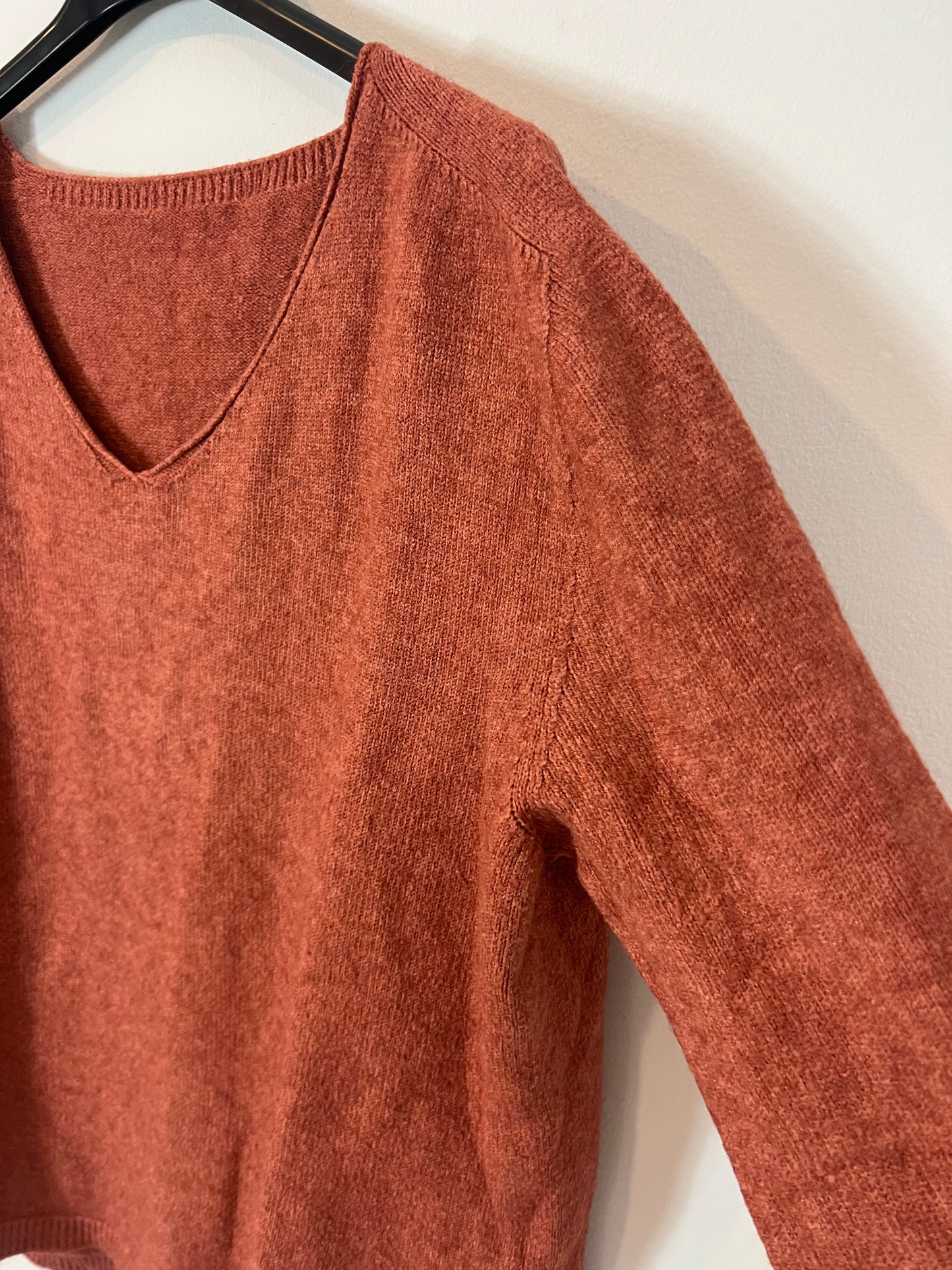 OTHERS. V-neck tile sweater YOUR (S/M)