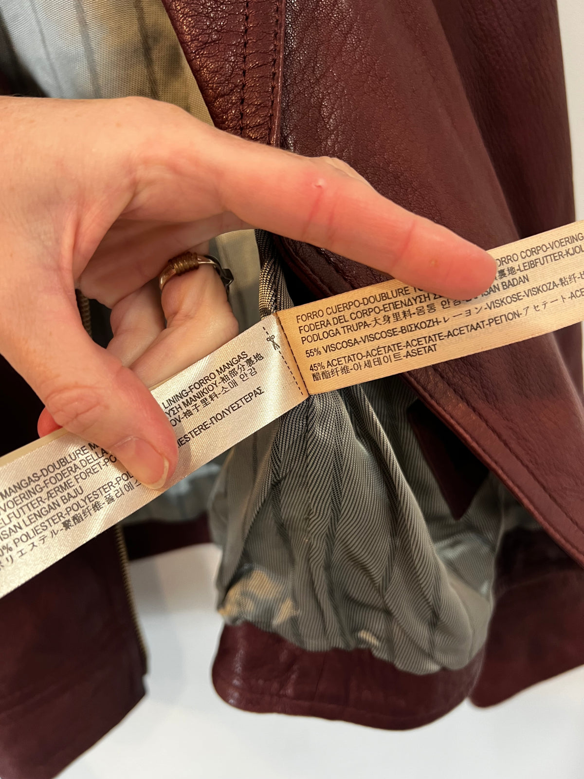 MASSIMO DUTTI. Chaqueta burdeos piel