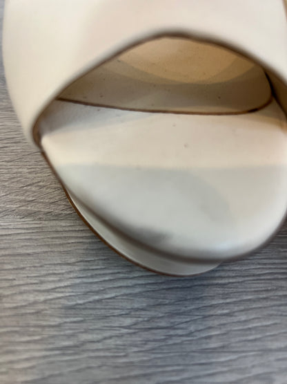 LOLA CRUZ. Sandalia beige claro plataforma. T 39