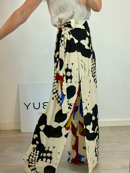 ZARA. Pantalón estampado efecto falda