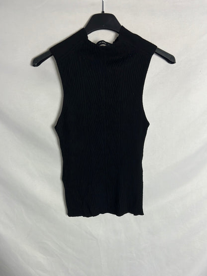 ZARA. Top canalé negro. TS