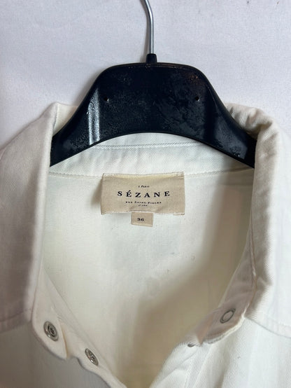SÉZANE. Camisa denim volante blanco roto.T 36