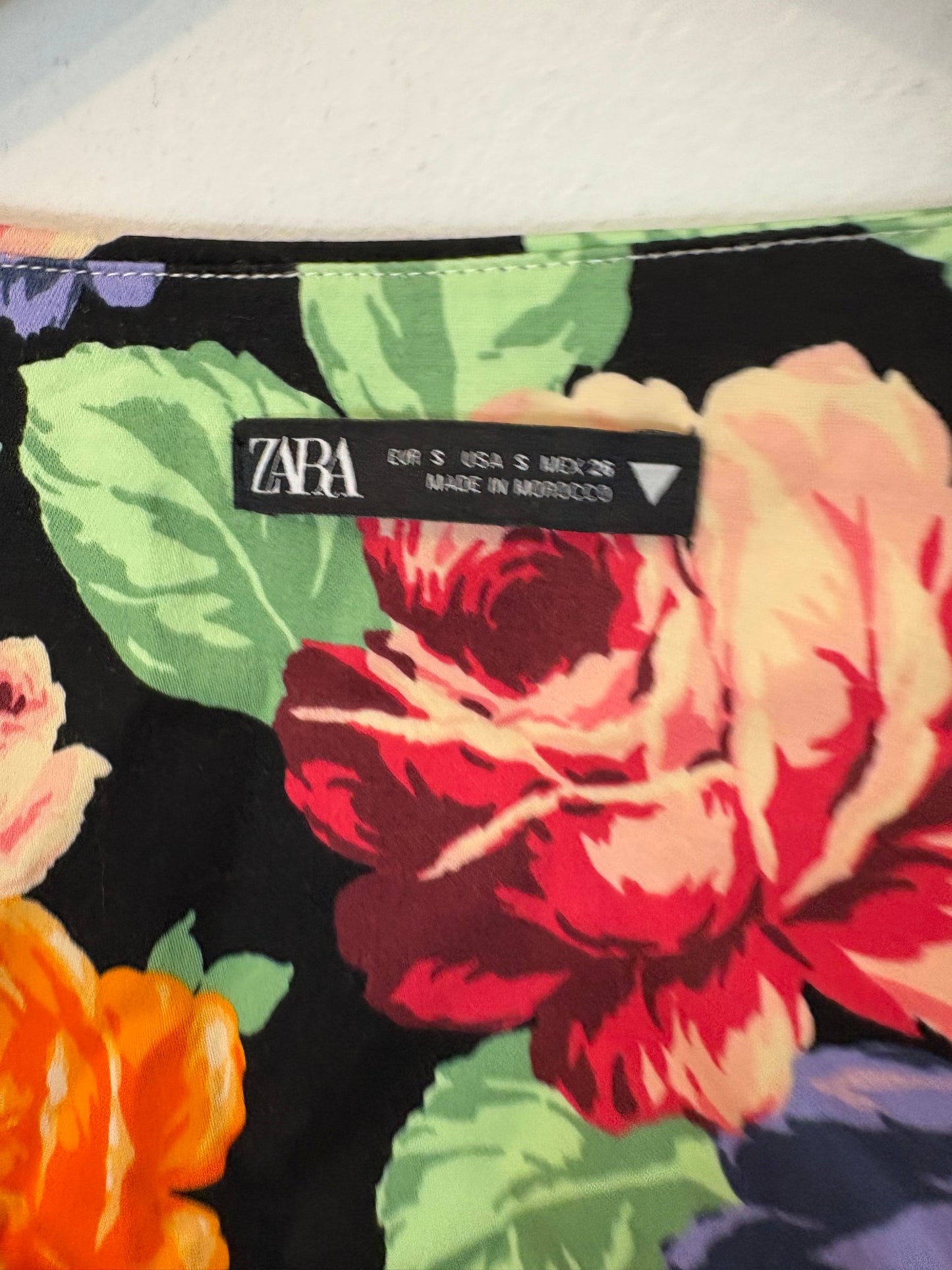 ZARA. Black floral Ts top