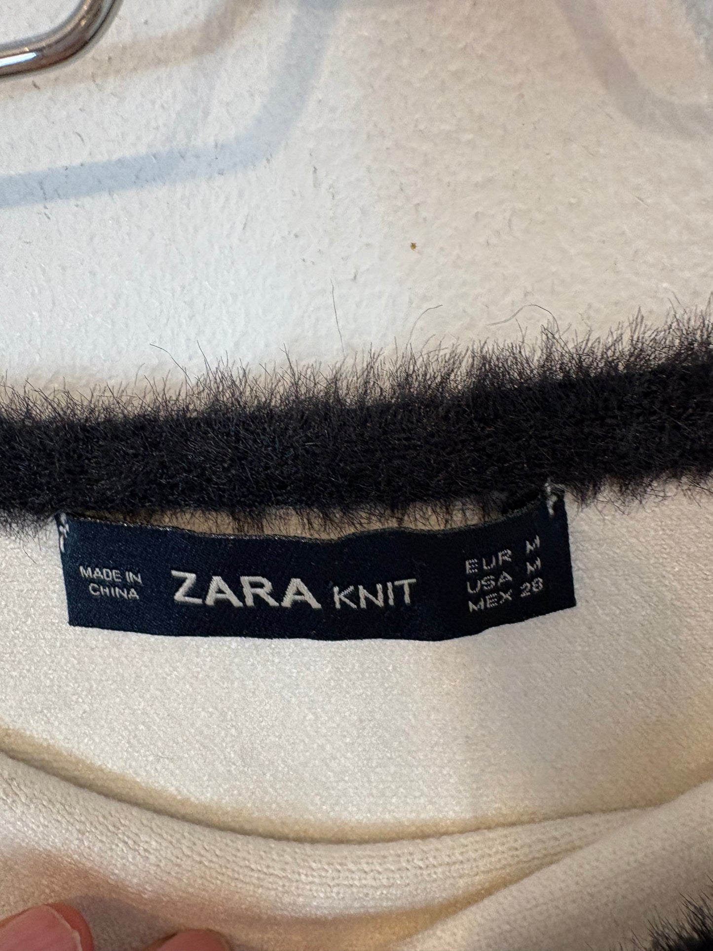 ZARA. Falda corta punto elástico