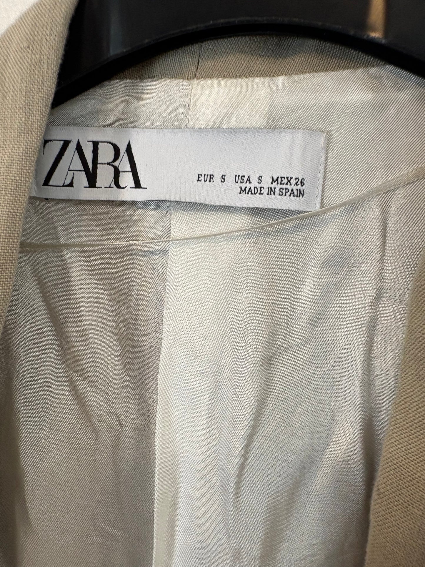 ZARA. Blazer lino beige tostado