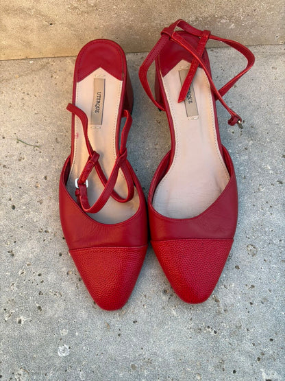 UTERQÜE. Zapatos rojos piel destalonados. T 39