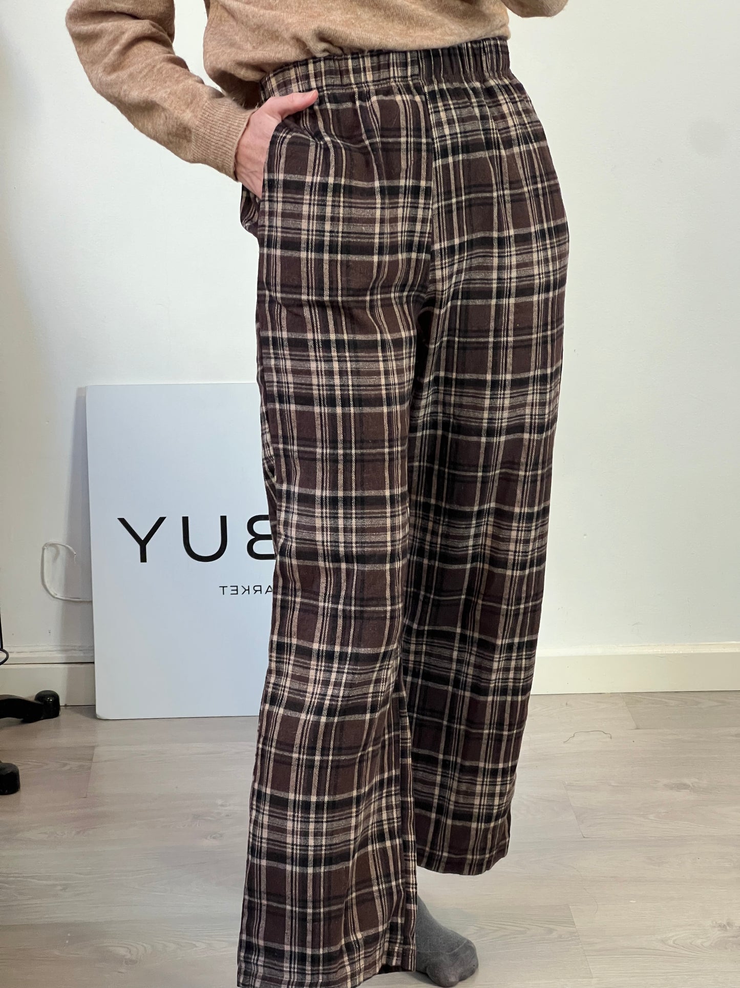 OTRAS. Pantalón cuadros marrón