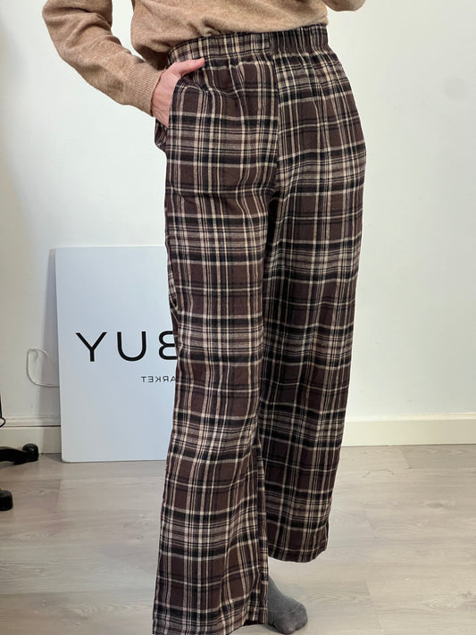OTRAS. Pantalón cuadros marrón