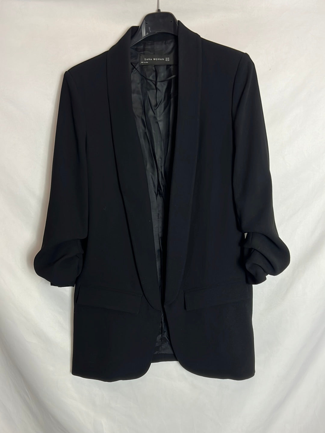 ZARA. Blazer negra fluida T.xs