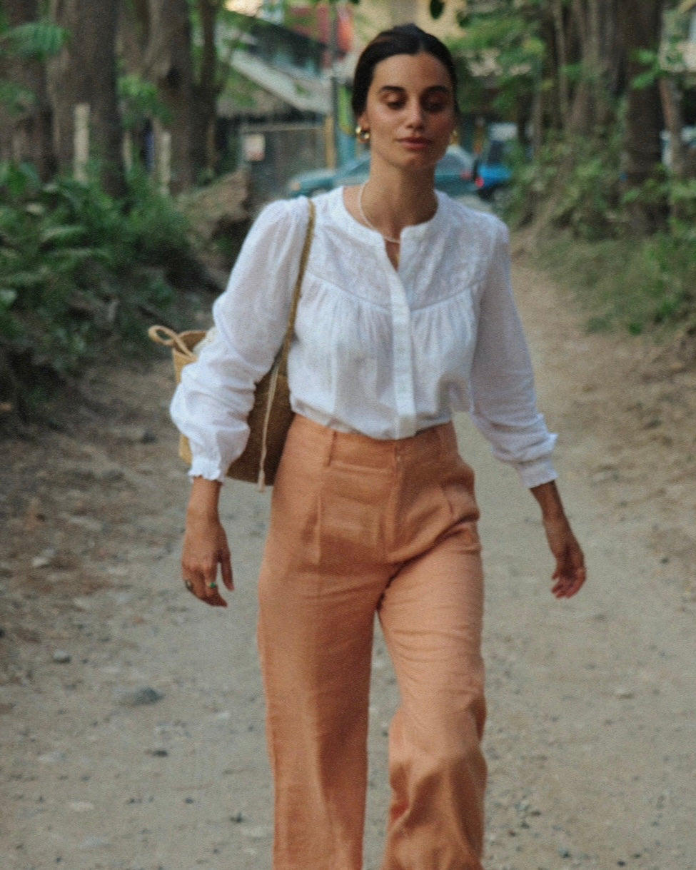 blusa blanca detalles bordados T.s