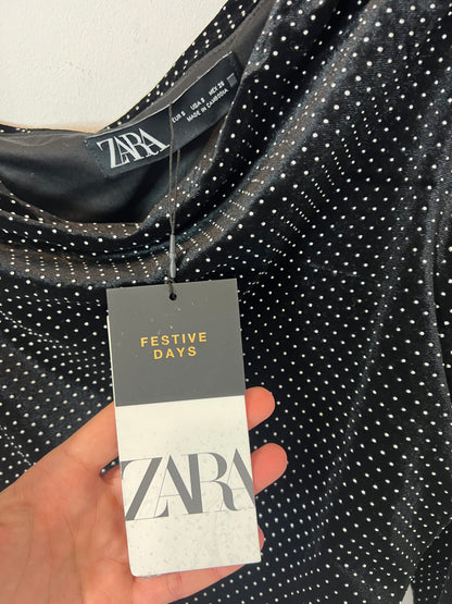 ZARA. Vestido corto tachuelas. T S