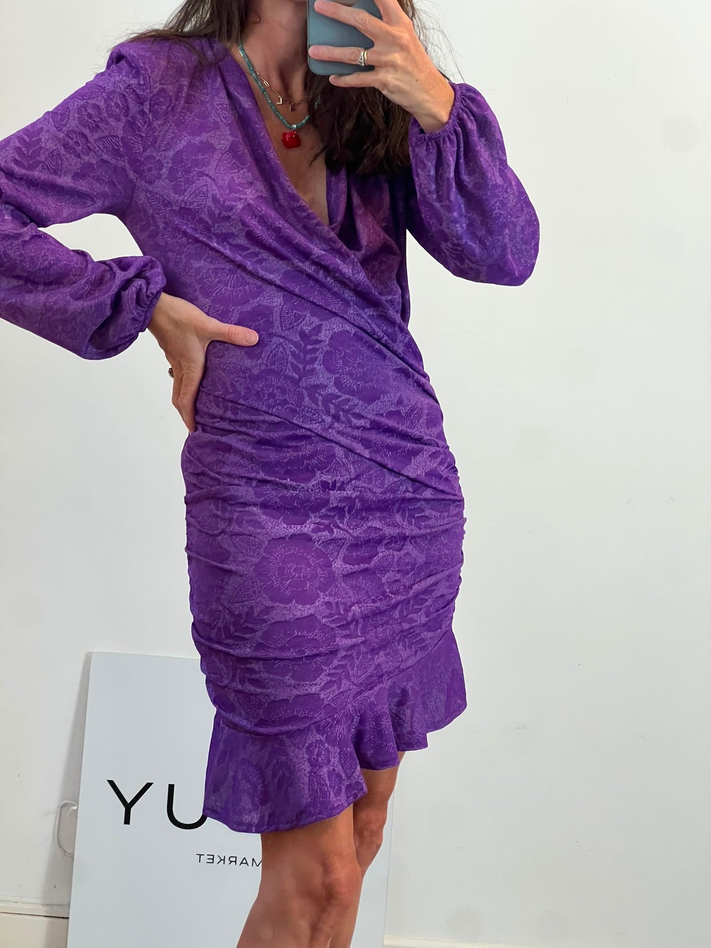 ZARA. Vestido fruncido flores moradas