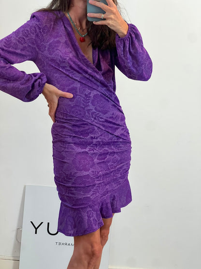 ZARA. Vestido fruncido flores moradas