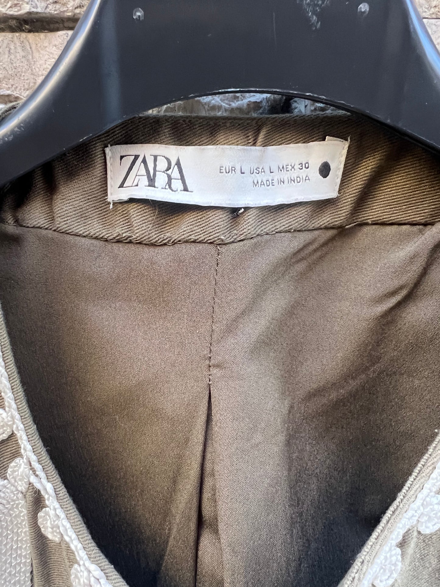 ZARA. Chaleco verde bordado. T L