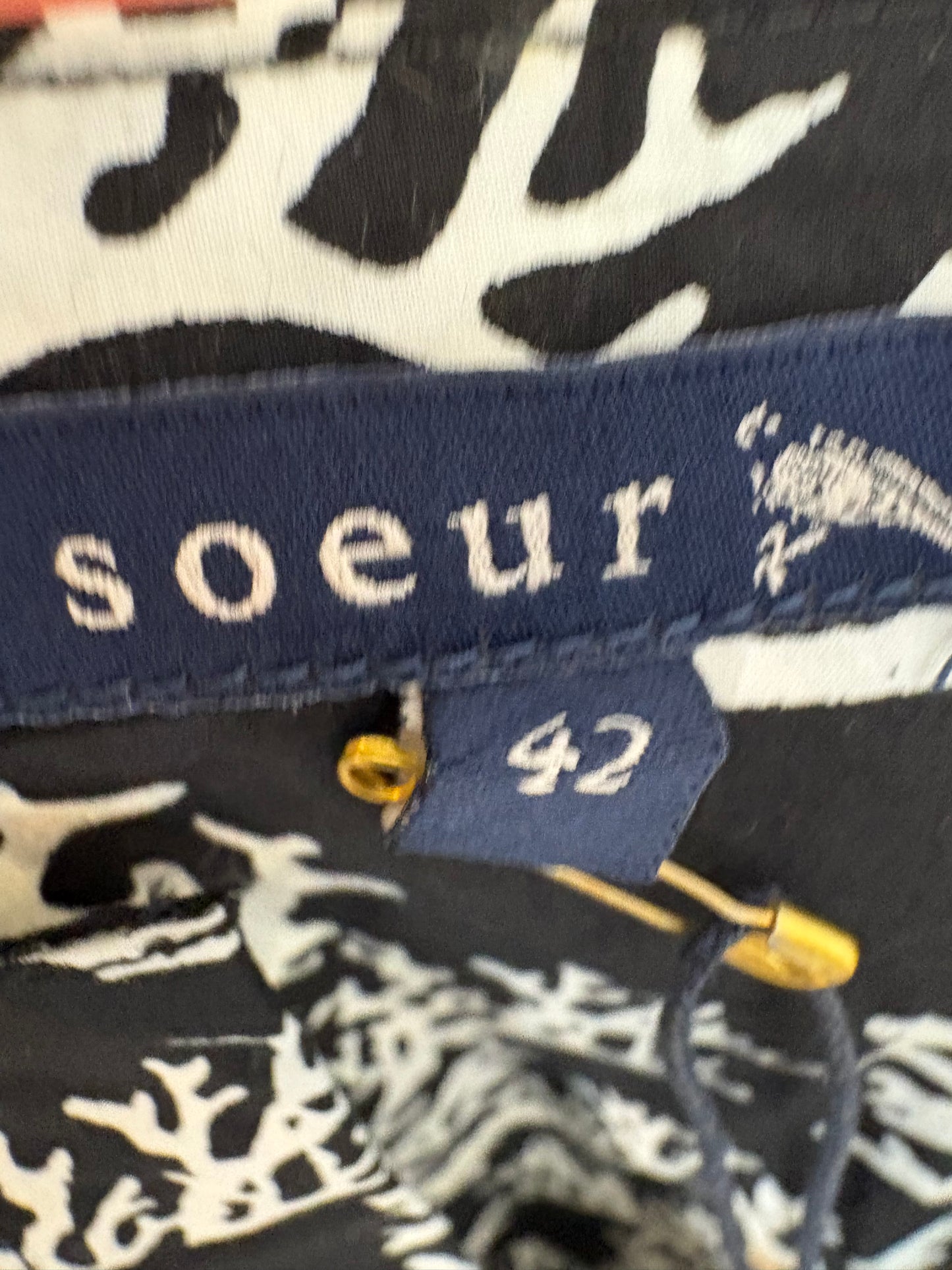 SOEUR. Blusa negra corales