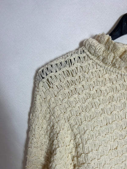 Textured ruffled jersey. TS