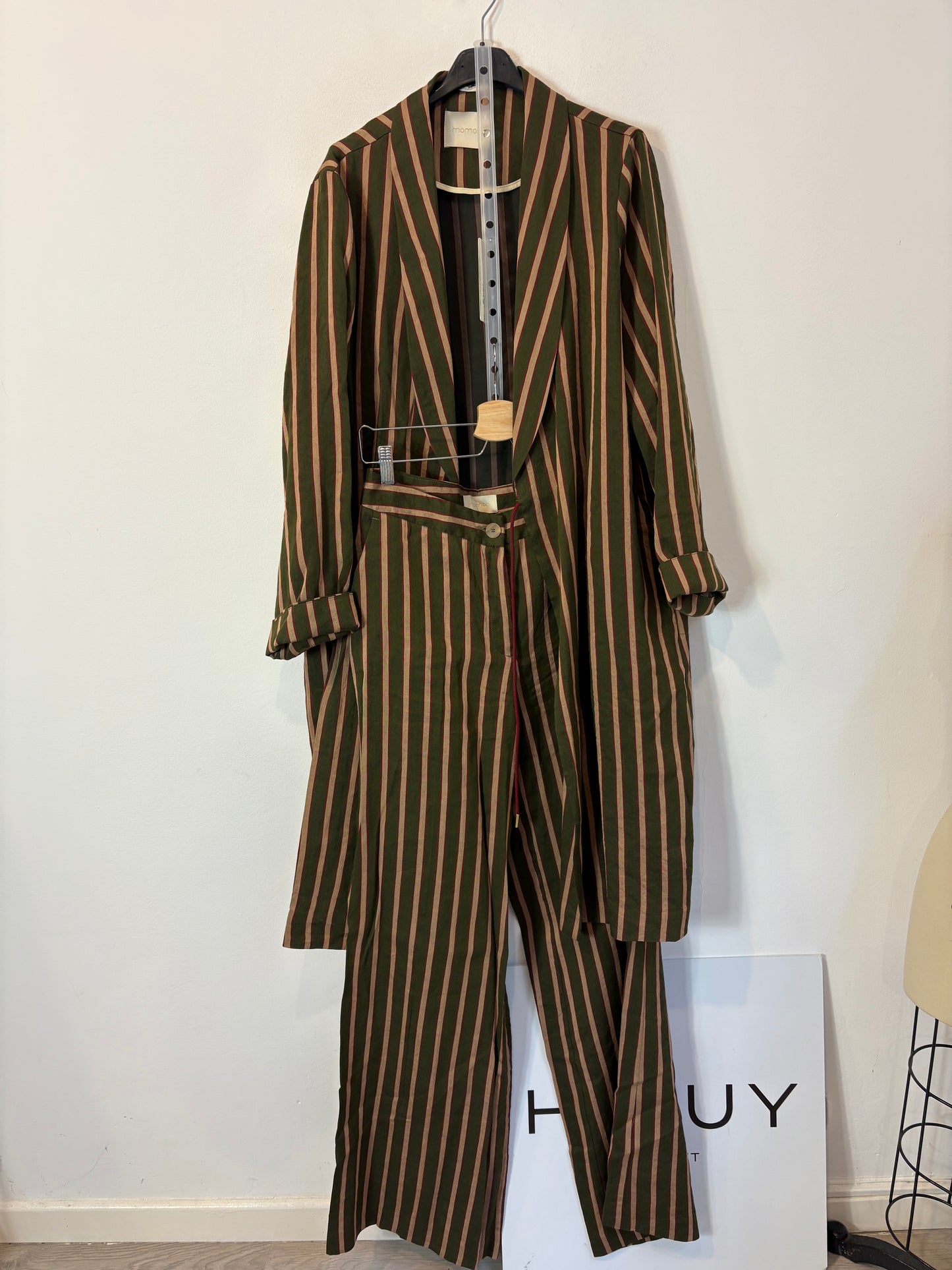 MOMONI. Pantalón verde rayas mezcla