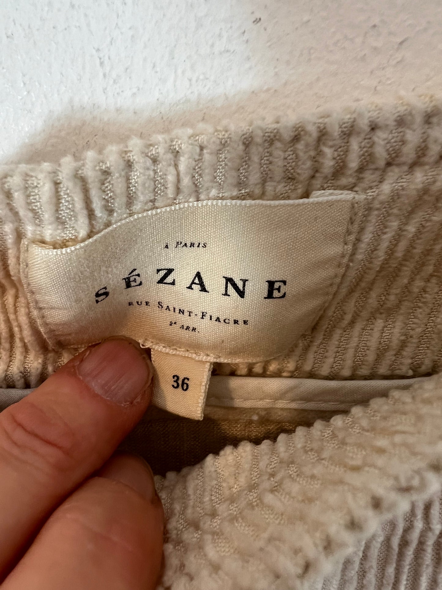 SEZANE. Pantalón fluido beige textura T.36