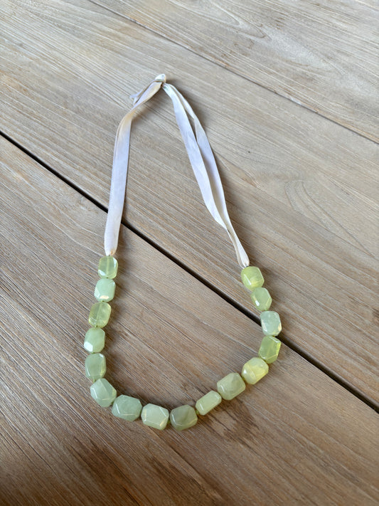 OTRAS. Collar piedras verdes