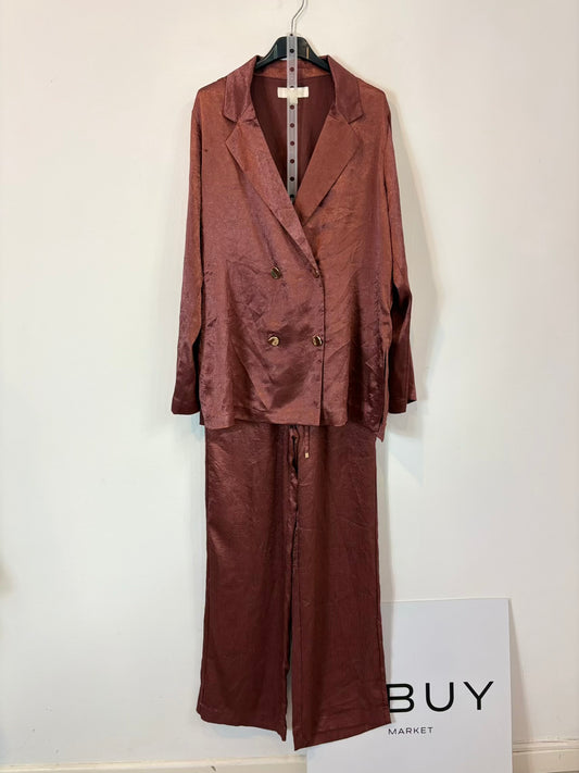 ZARA. Traje de chaqueta rosa oscuro textura