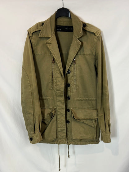 ZARA. Parka verde abotonada T.xs