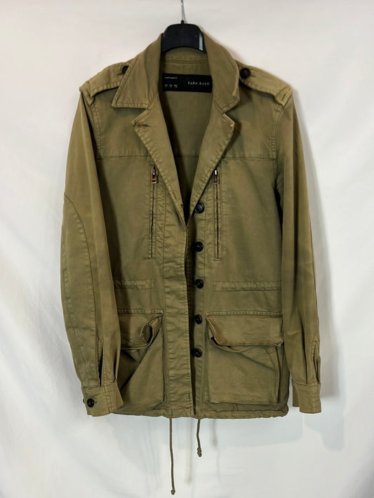 ZARA. Parka verde abotonada T.xs