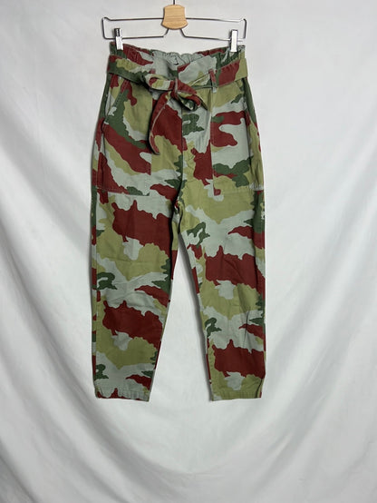 ZARA. pantalón camuflaje T.38