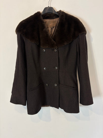 IQ COLLECTION. Conjunto marrón espiga detalle cuello