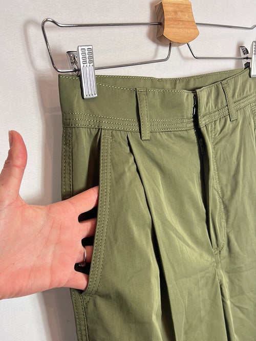 MASSIMO DUTTI. Pantalón verde pata ancha textura. T 34