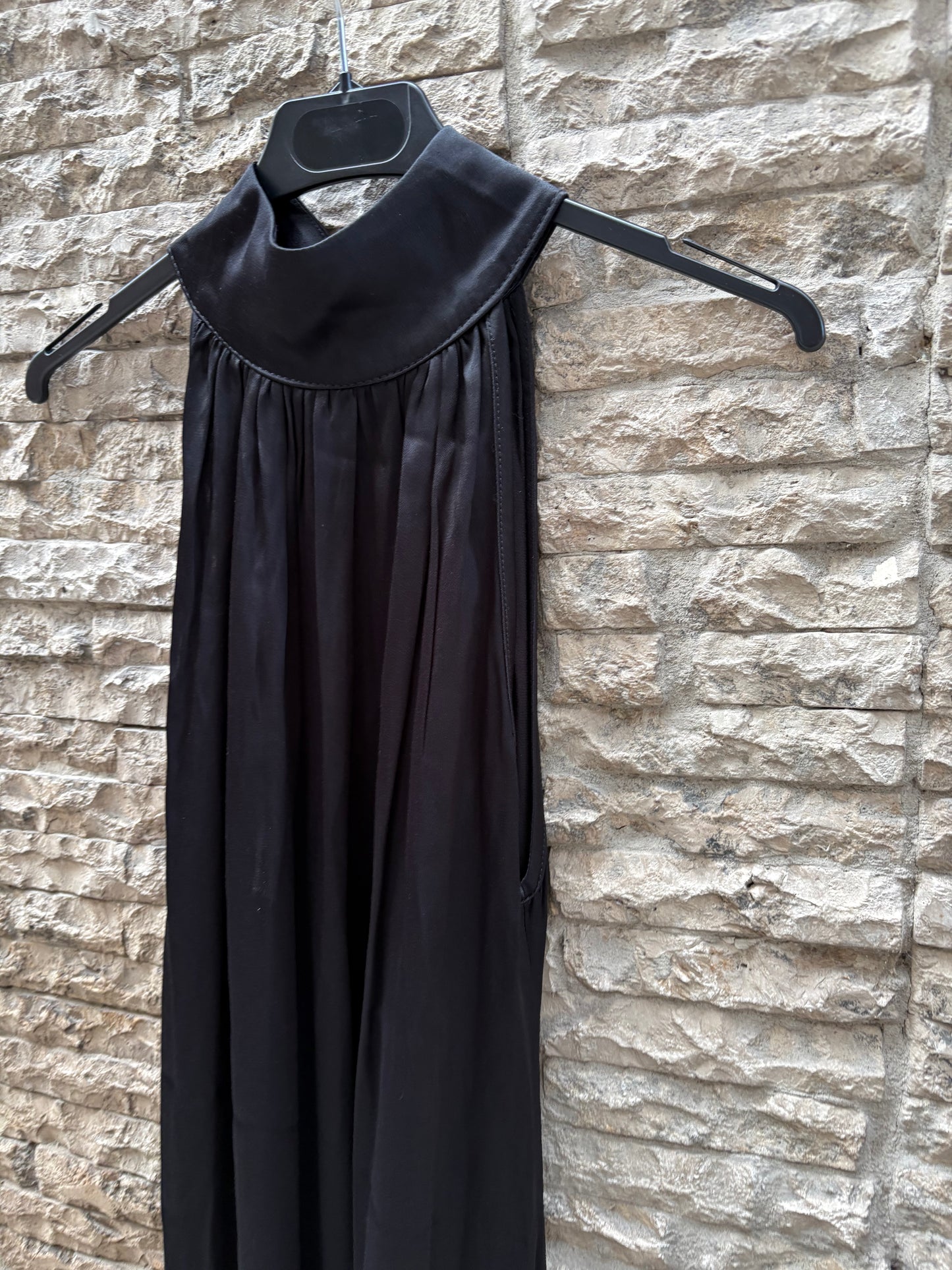 NERATTA. Vestido negro halter