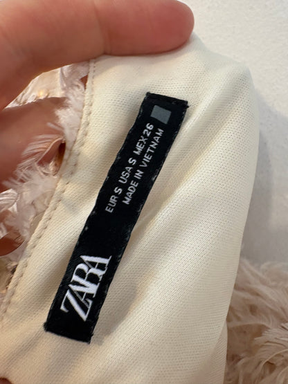 ZARA. Top textura y lentejuelas beige