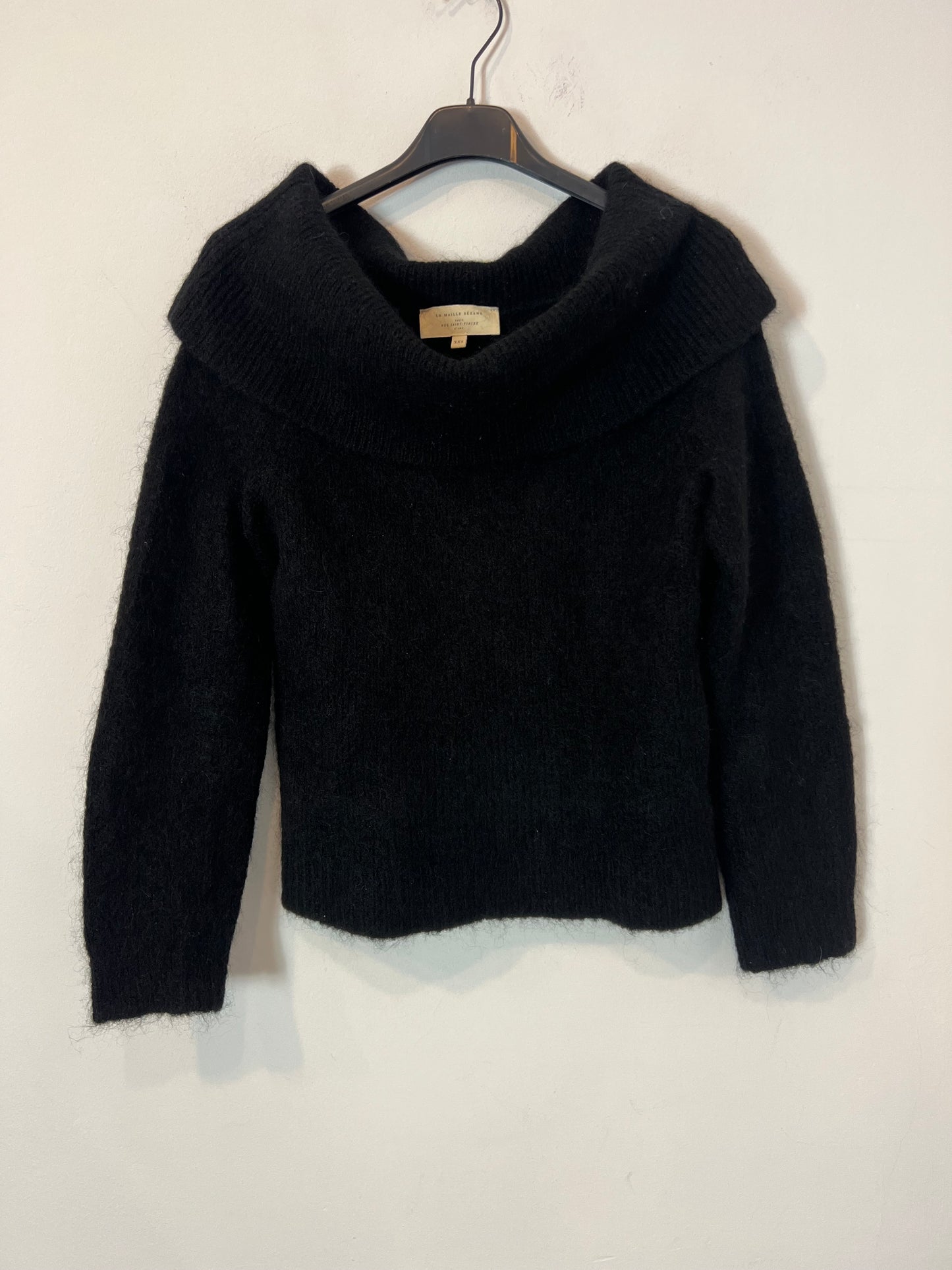 SEZANE. Black boat neck sweater, size XXS