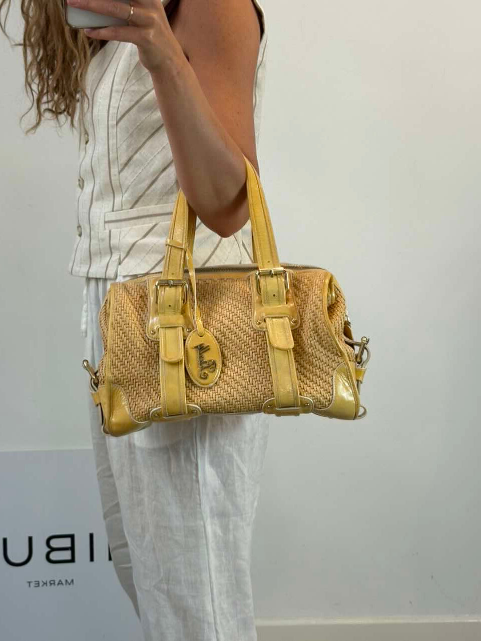 BALLY. Bolso amarillo doble textura