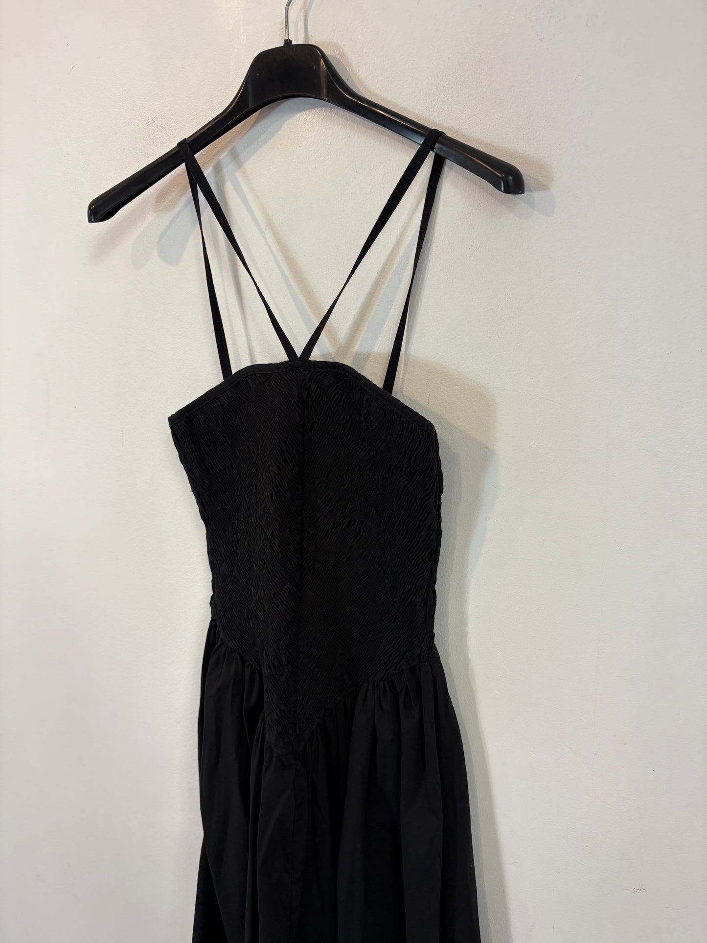 Vestido midi negro nido de abeja