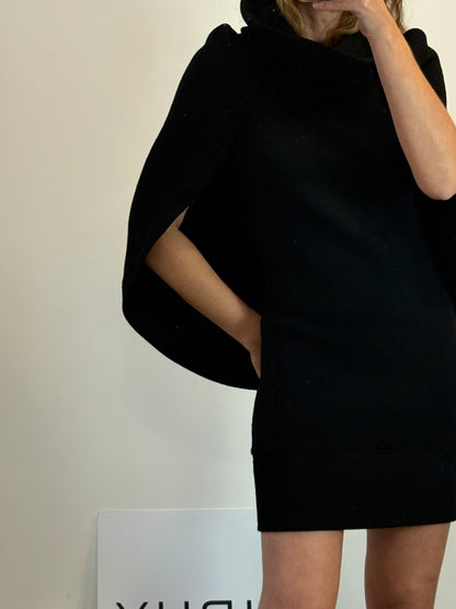 MIRIAM OCARIZ. Vestido negro textura capa