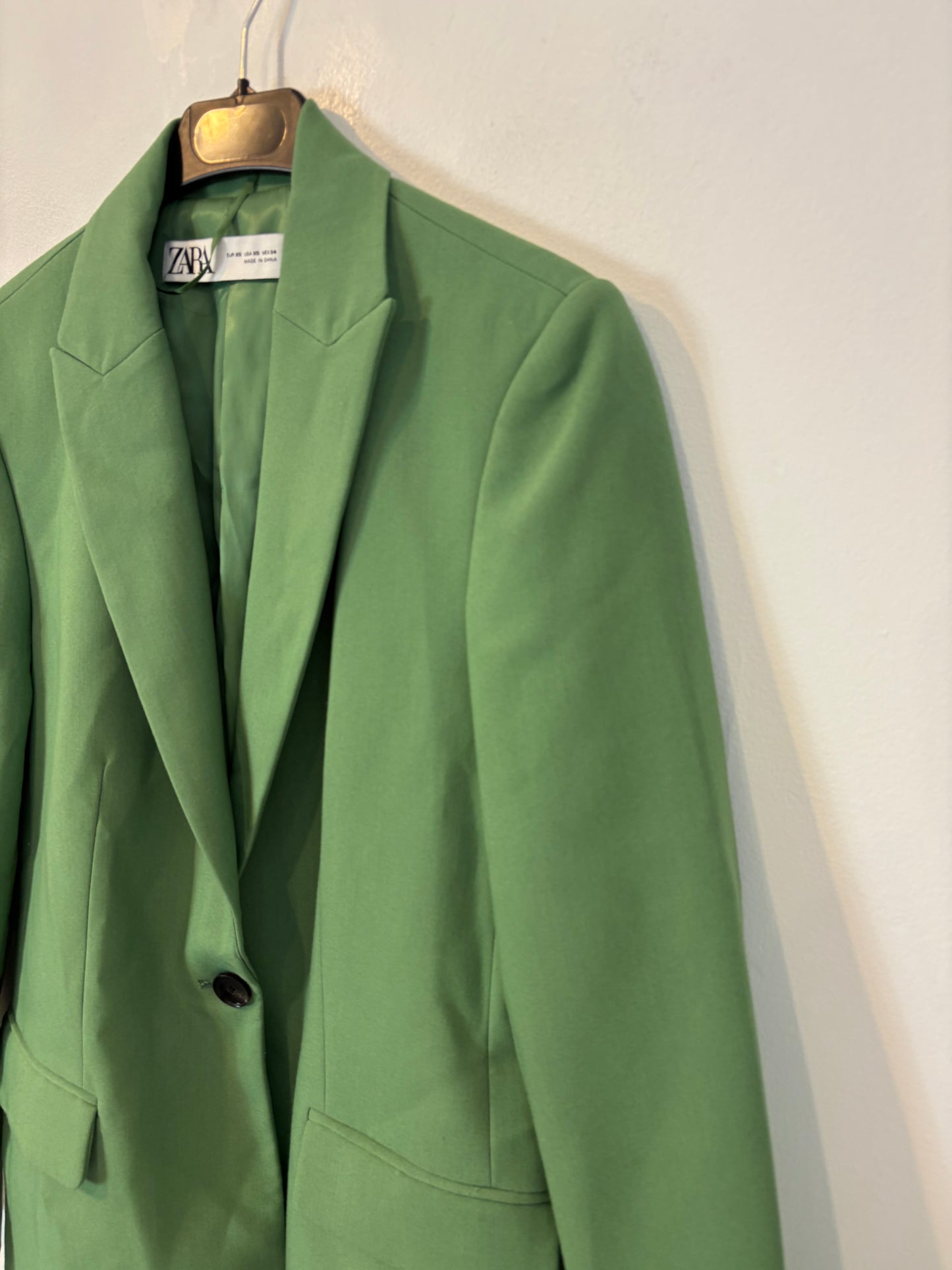 ZARA. Blazer verde fluida