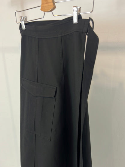 ZARA. Falda midi negra efecto pareo bolsillo. T XS