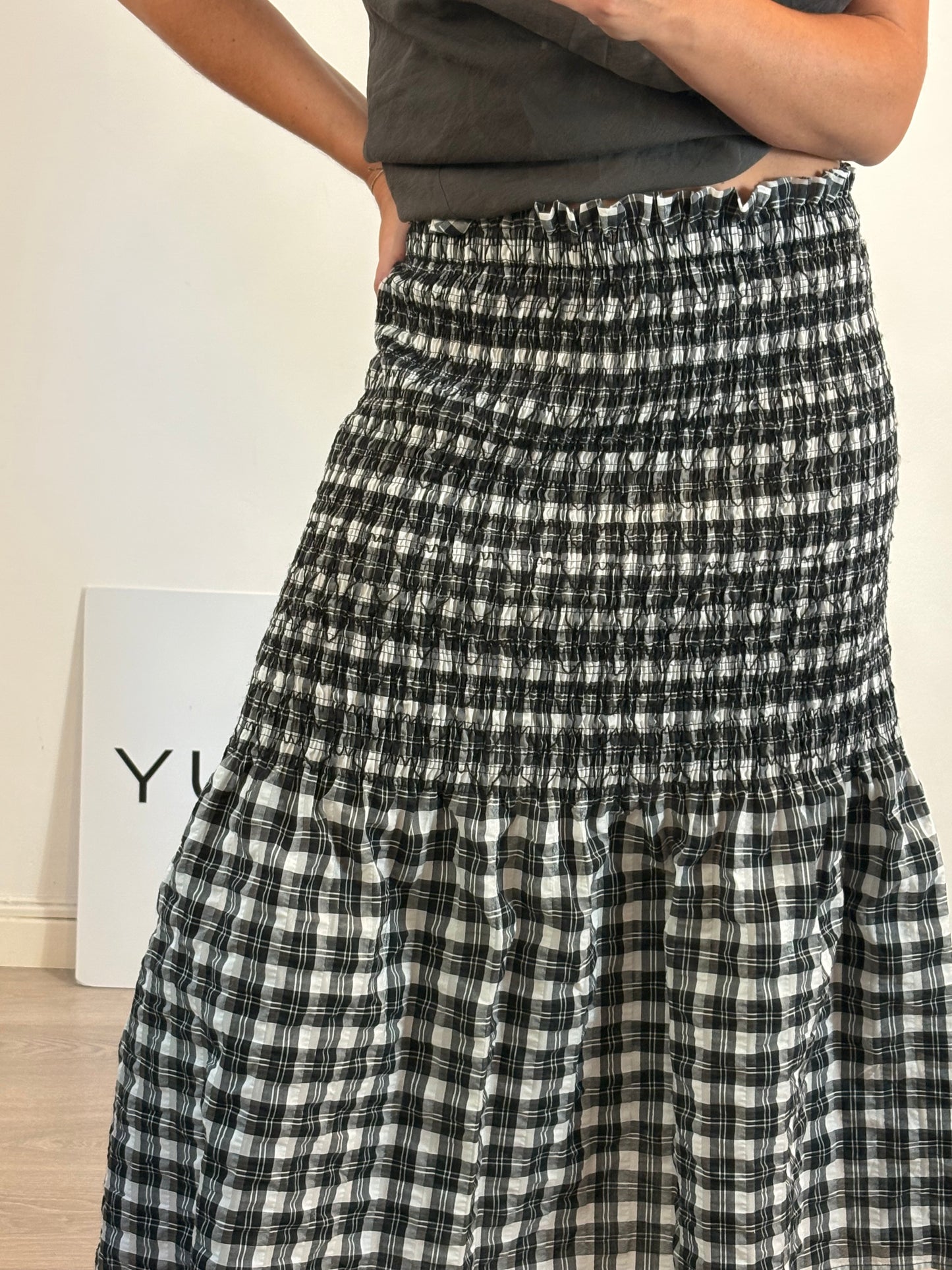 H&M. Falda midi cuadros T.m