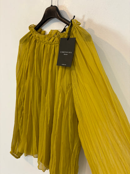 CORTEFIEL. Blusa pistacho plisada