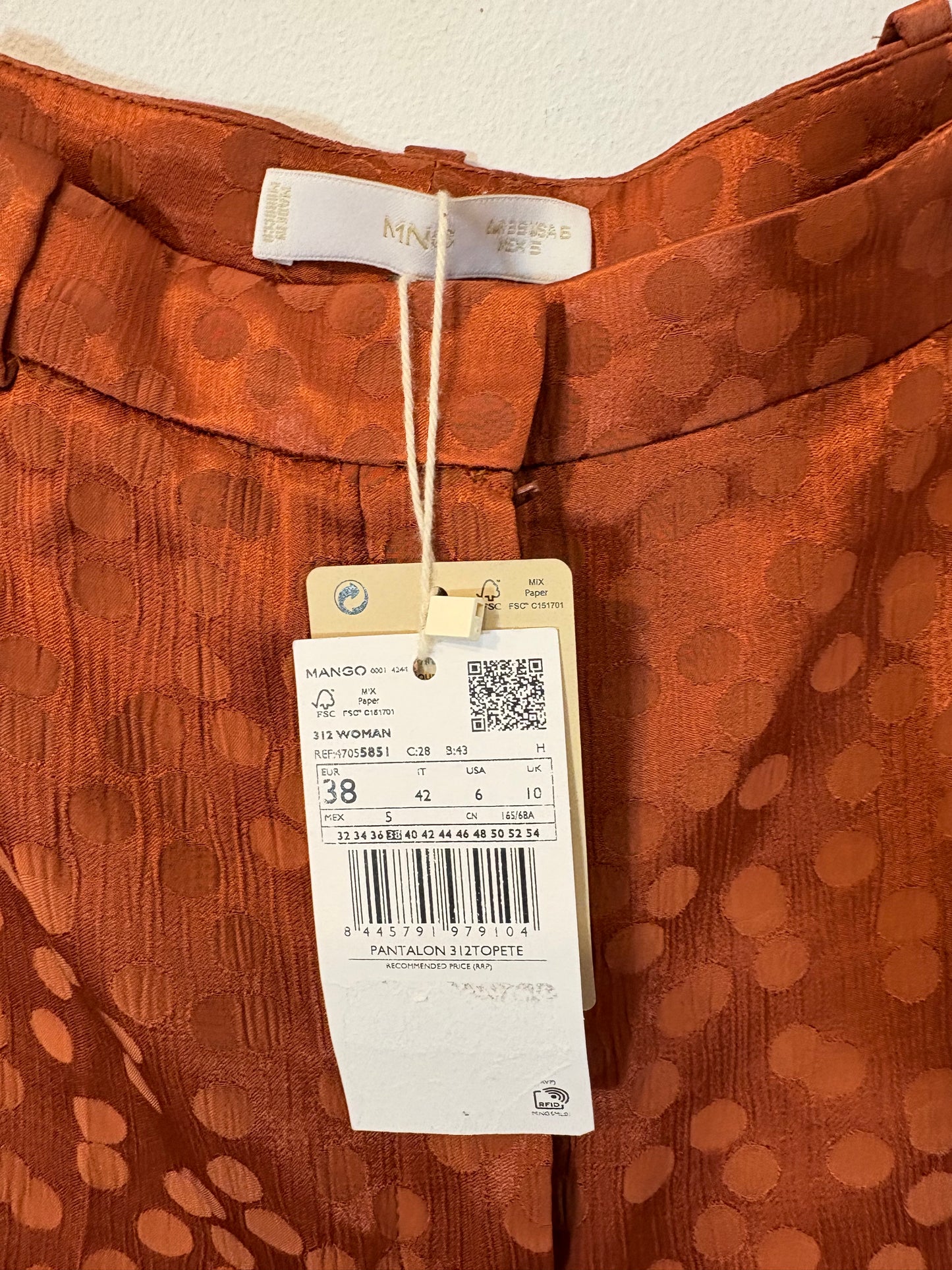 MANGO. Total look satinado caldera